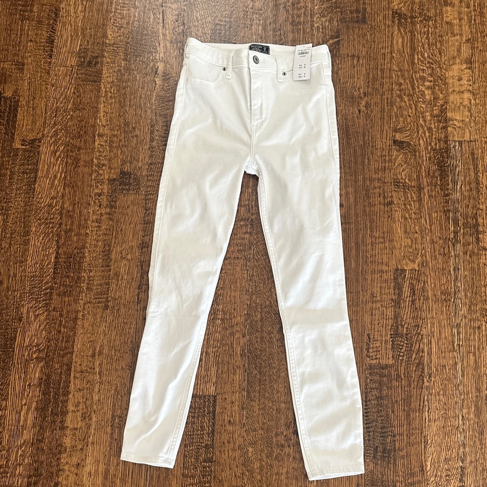 Abercrombie Women's White skinny Jeans